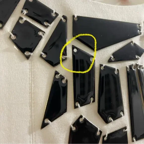 NWT! Vince Camuto Light Cream Shift Dress with Beautiful Neckline - Size 6 - Picture 8 of 8